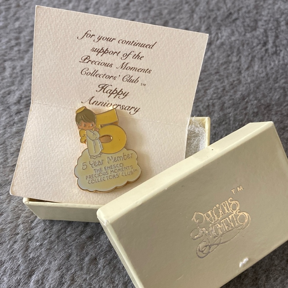 NWOT Precision Moments pin